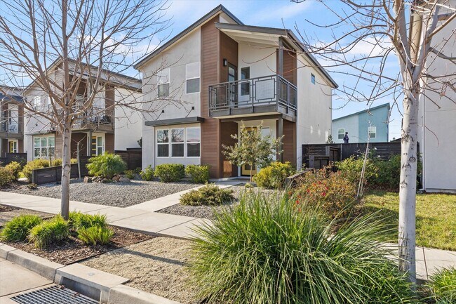 Building Photo - Charming Meriam Park Home with Backyard & Garage