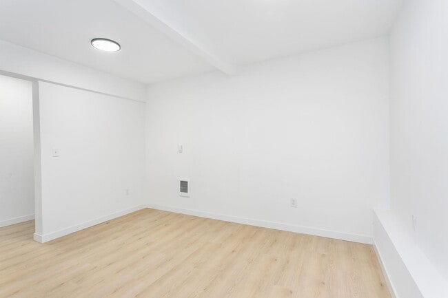 Building Photo - 430 Birch St
