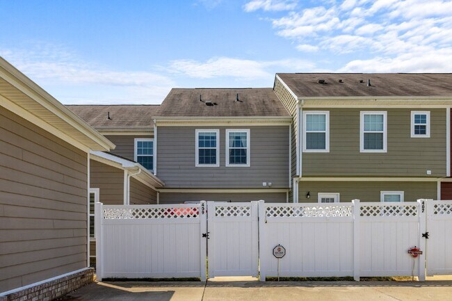 Building Photo - 409 Oldbury Ln
