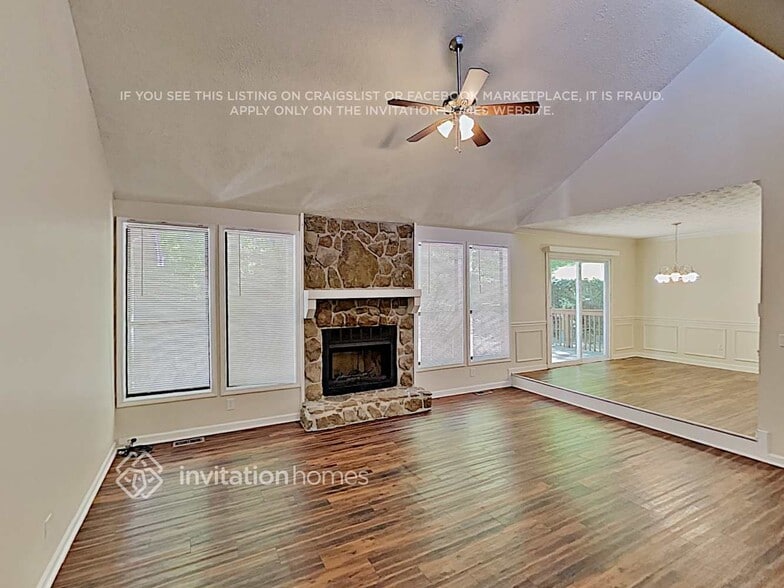 Building Photo - 4042 Maxanne Dr NW