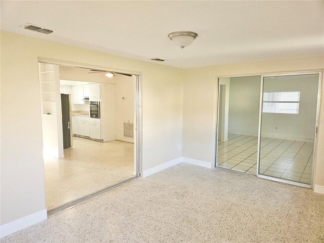 Building Photo - 817 S Apopka Ave