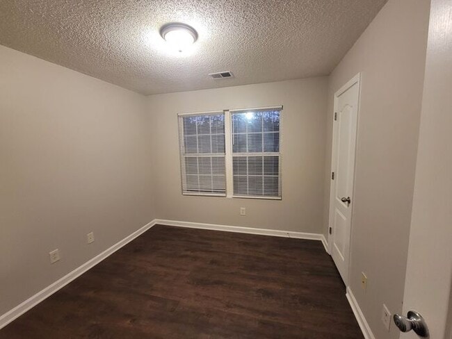 Building Photo - Renovated 3BR 2BA Home w/ 2-Car Garage • Updated Kitchen • Large Garden Tub in Griffin