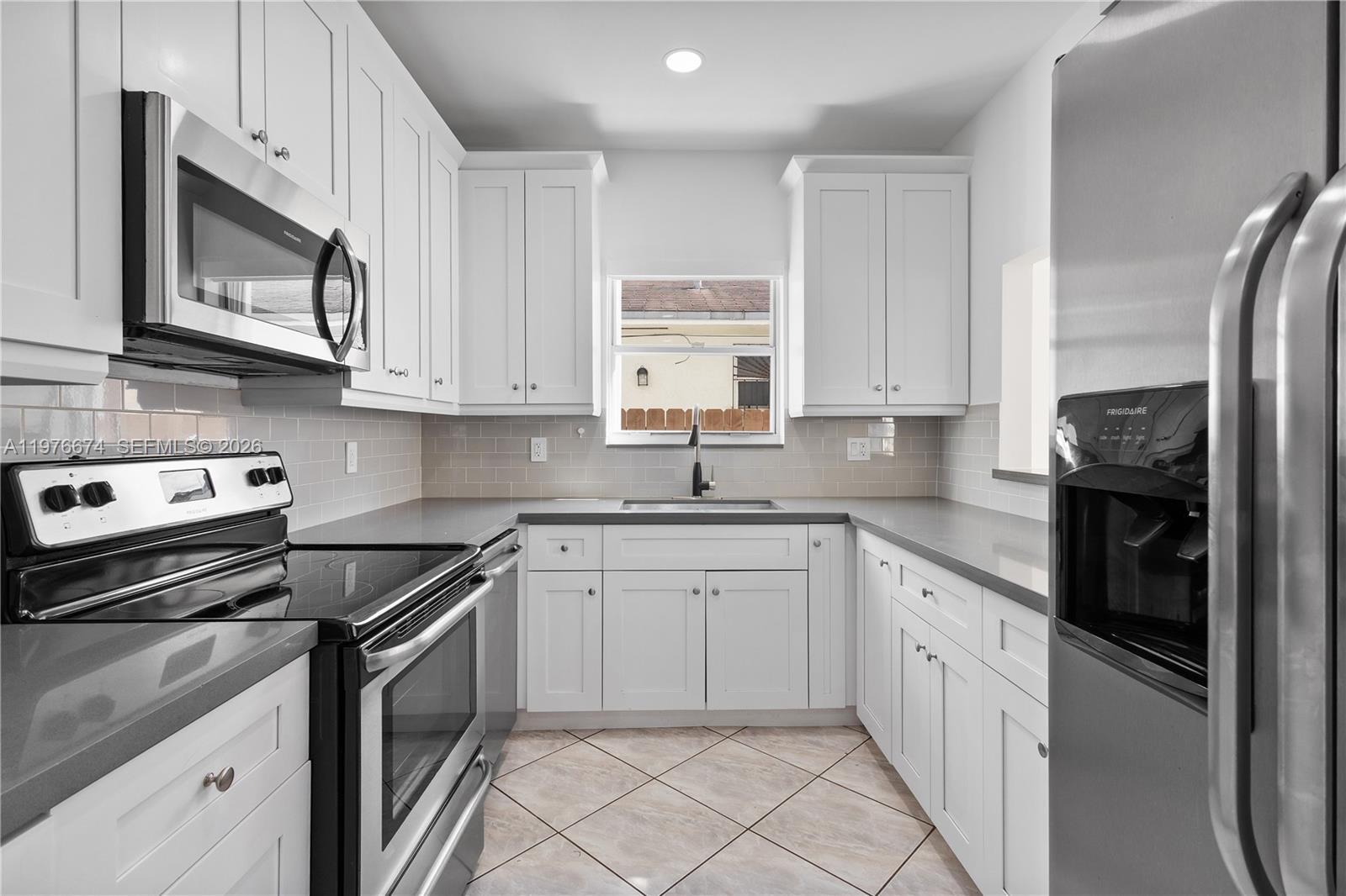 Building Photo - 2870 SW 21st St