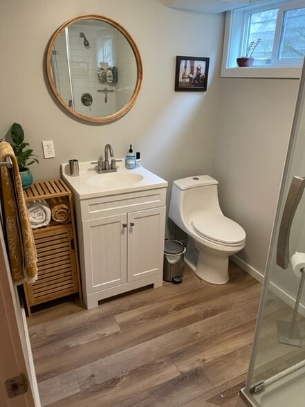 Bathroom - 5520 N Concord Ave