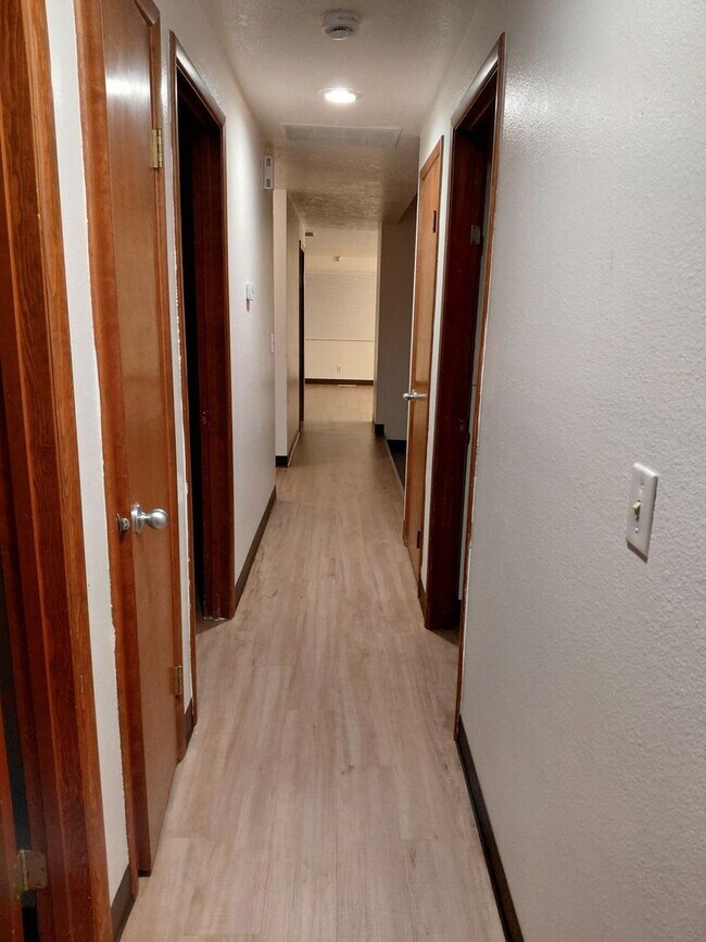 Building Photo - Charming & affordable Single-Family Home in Desirable West Salem Neighborhood!