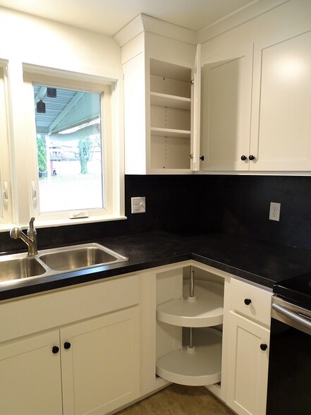 Building Photo - 160 Mechanic St