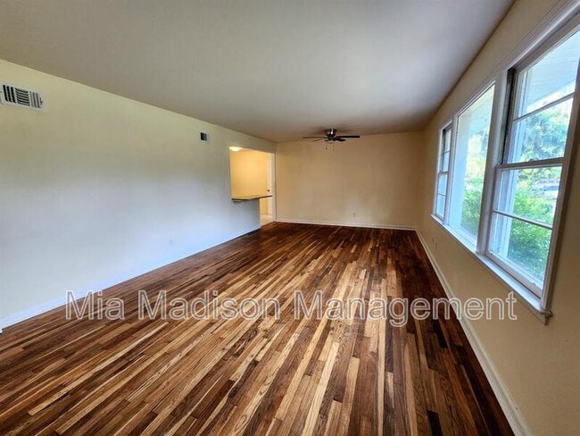 Building Photo - 2108 E 65th St