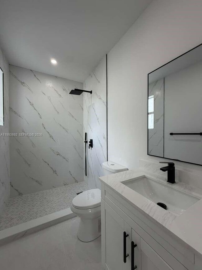 Building Photo - 2425 SW 6th St