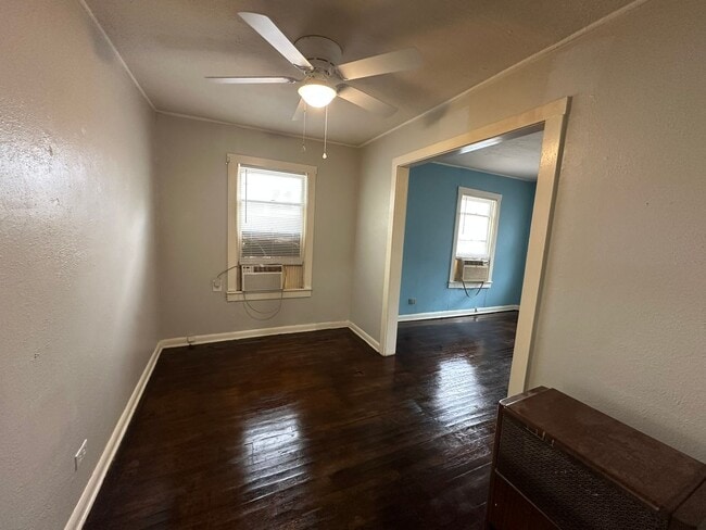 Building Photo - 2-BEDROOM DUPLEX IN MAHNCKE PARK