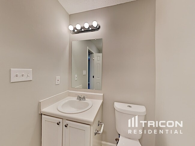Building Photo - 2048 Ballston Pl