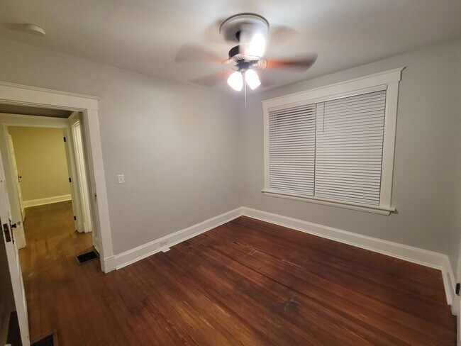 Building Photo - 2127 Slane Ave