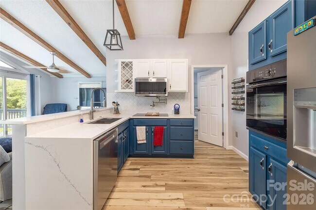 Building Photo - 138 Strand Dr