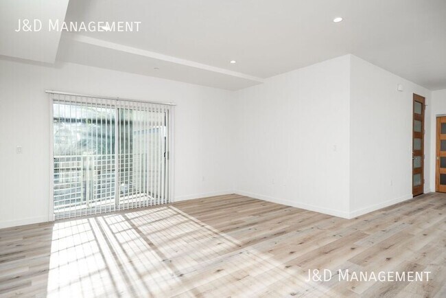 Building Photo - 3333 Reynard Way
