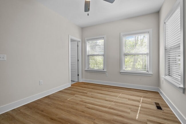 Building Photo - Modern amenities meet Cozy charm!  3 Bedro...