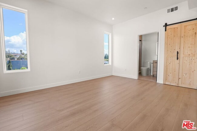 Building Photo - 2135 S Longwood Ave