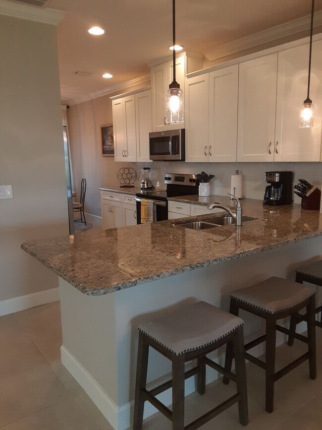 Building Photo - Annual/Seasonal/short term turnkey furnish...