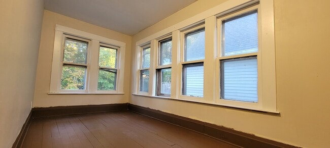 Building Photo - 628 25th St