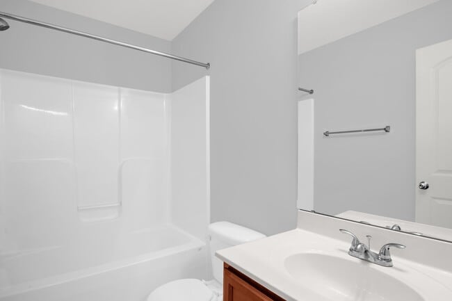 Building Photo - Updated 2BR/2.5BA Townhome