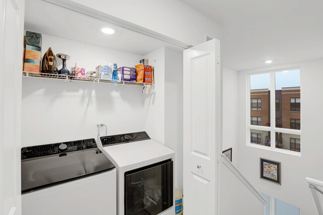 Building Photo - 1200 Lakepointe Dr