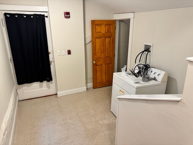 Building Photo - 15 Hamilton St