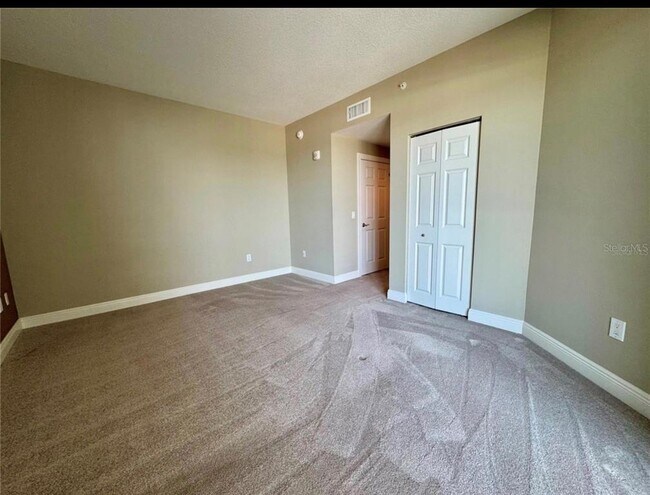 Building Photo - 800 N Tamiami Trl