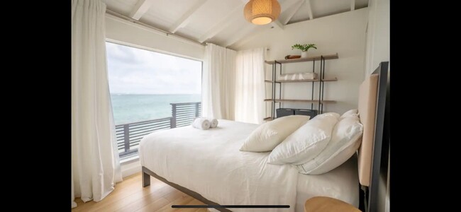 Building Photo - Fully furnished, stunning oceanfront home ...