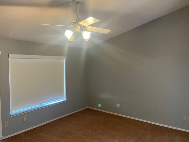 Building Photo - 3721 S Hawthorn Dr