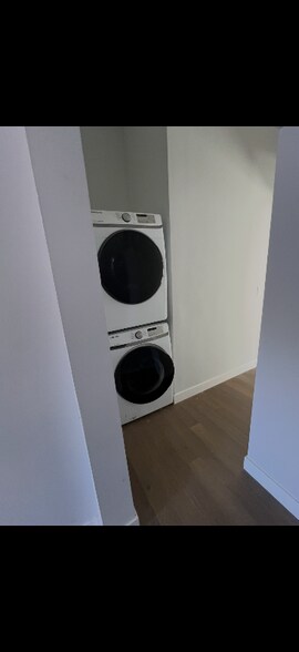 Building Photo - 8456 Darby Ave