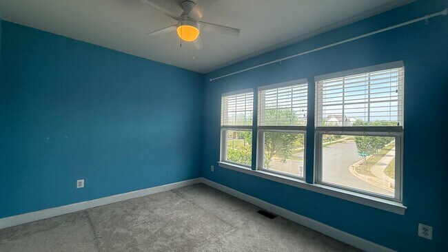 Building Photo - Craftsman-Style Home in Embrey Mill