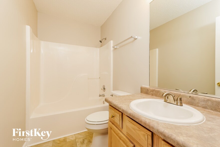 Building Photo - 3975 Leinbach Dr