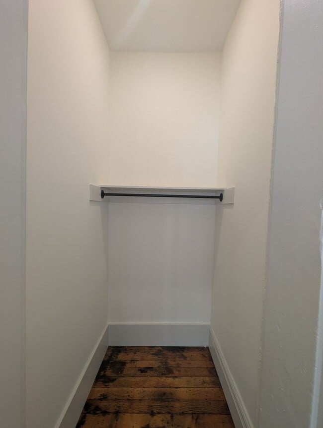 Building Photo - Recently Renovated 1-Bedroom, 1.5 Bath Apartment in Historic Covington