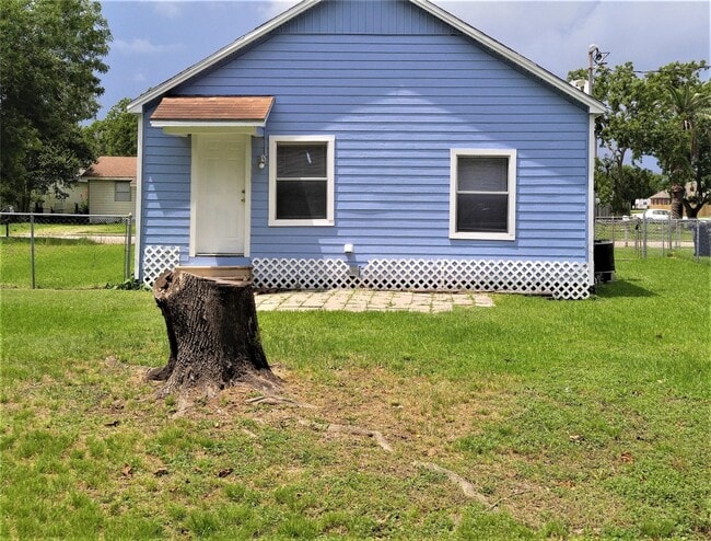 Building Photo - 2309 35th Ave N