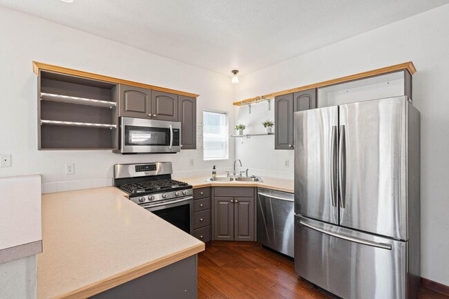 Building Photo - Charming 3-bdrm/2-bath Slender Home in Roseway. Fenced backyard, 1-car garage