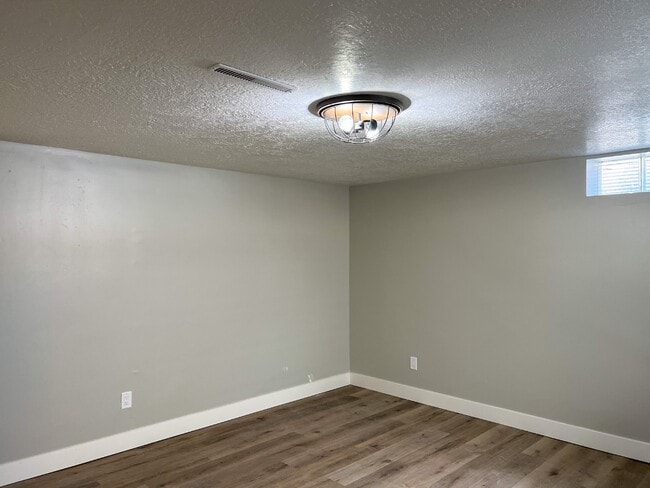 Building Photo - 702 N 100 W