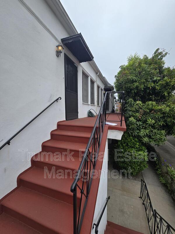 Building Photo - 410 E Harvard St