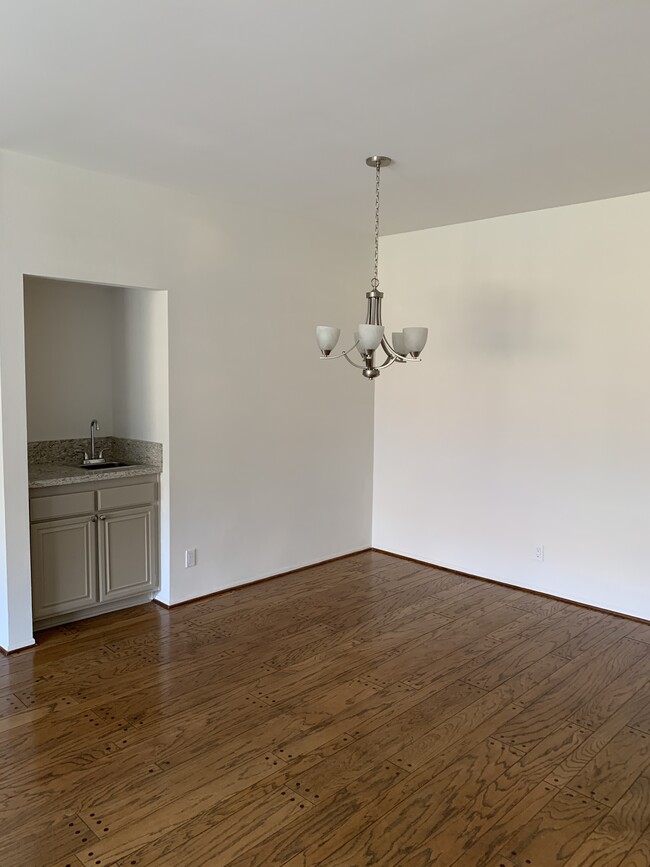 Dining Room w/ Wet Bar - 8180 Manitoba St