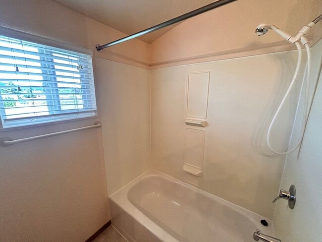 Building Photo - Delightful 4 Bed, 2 Bath Home in Spokane V...