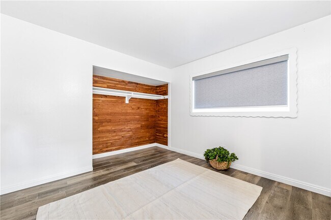 Building Photo - 6682 Alexandria Dr