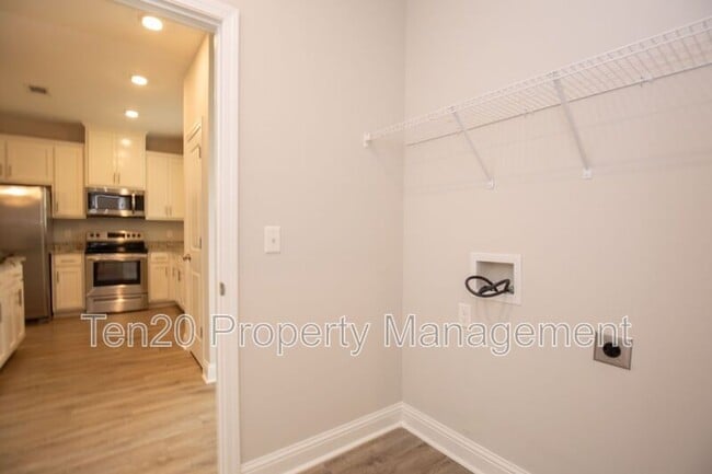 Building Photo - 30 Vineyard Dr