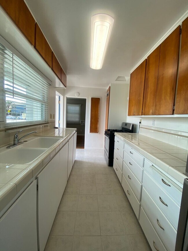 Building Photo - m529 - Mann