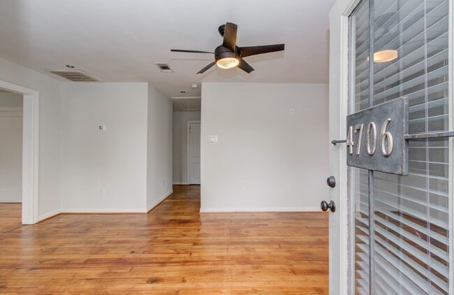 Building Photo - 4706 Fisk St