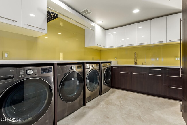 Building Photo - 6636 N 48th St