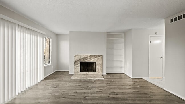 Building Photo - 1914 Lakeside Dr