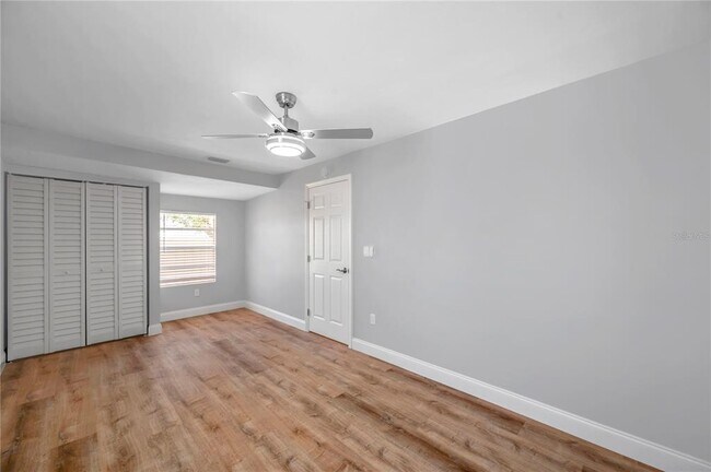 Building Photo - 1811 Quincy St S