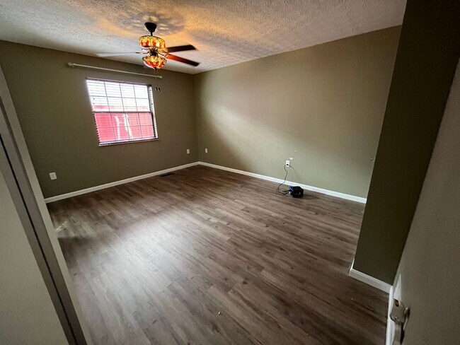 Building Photo - Fantastic 3 bedroom 2 bathroom single family home Johnstown