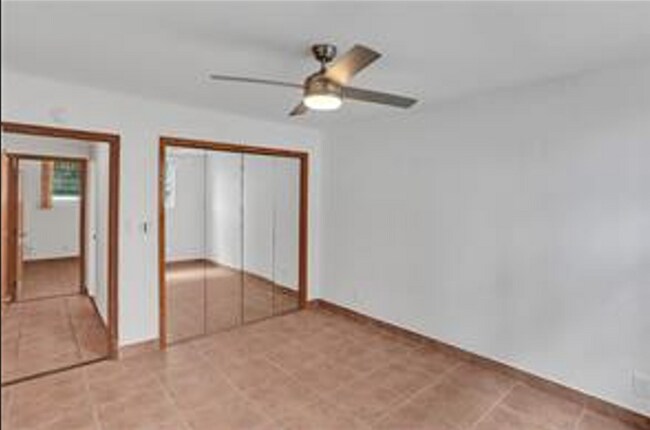 Building Photo - 505 NE 30th St