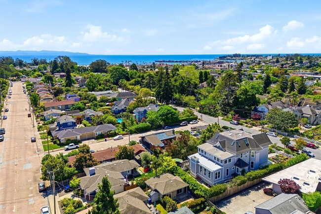 Building Photo - Sunny & Private 1BR Home in Prime Santa Cruz Location