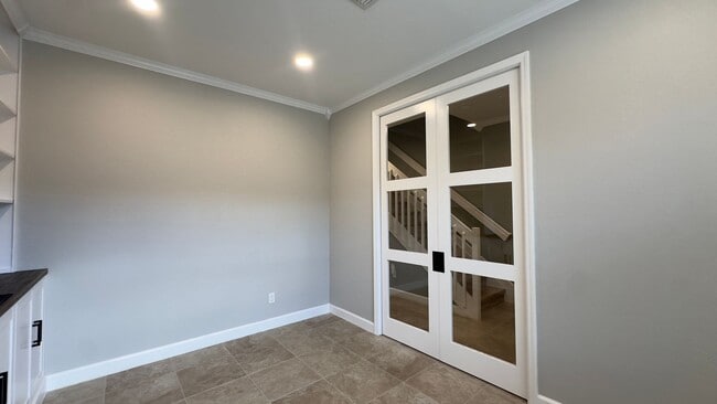 Building Photo - Charming 2-Bed Townhouse with on Ashley River Road!