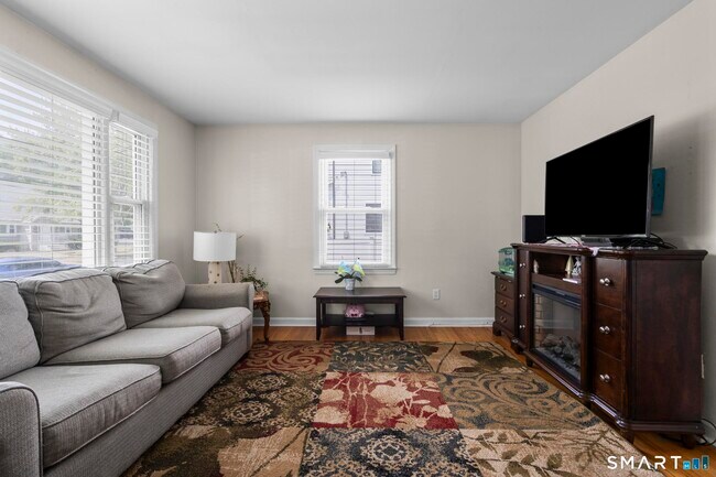 Building Photo - 214 Country Rd