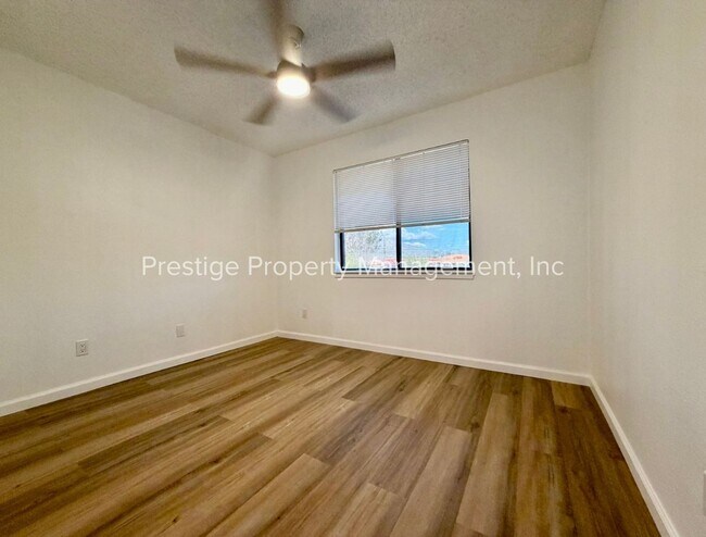 Building Photo - 6331 N Barcelona Ct